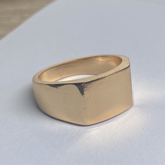 NEW Goldtone Signet Ring - Picture 2 of 11